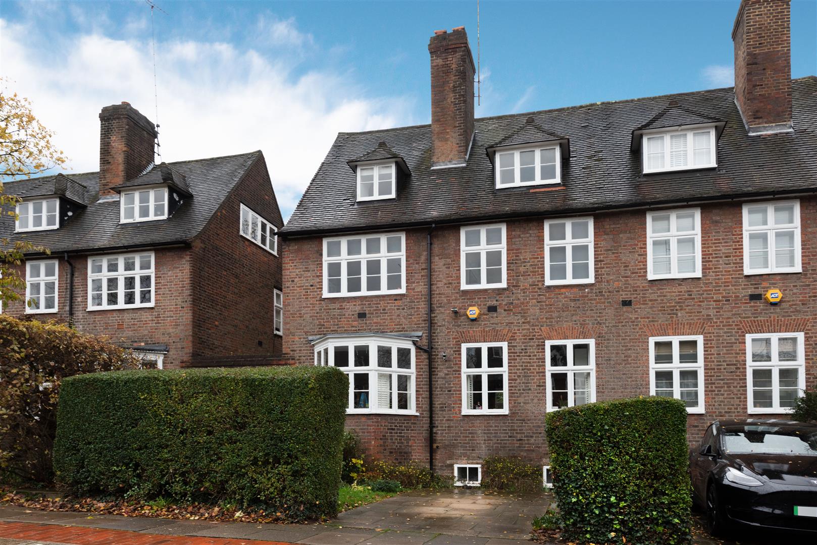 4 bedroom terraced house for sale in London