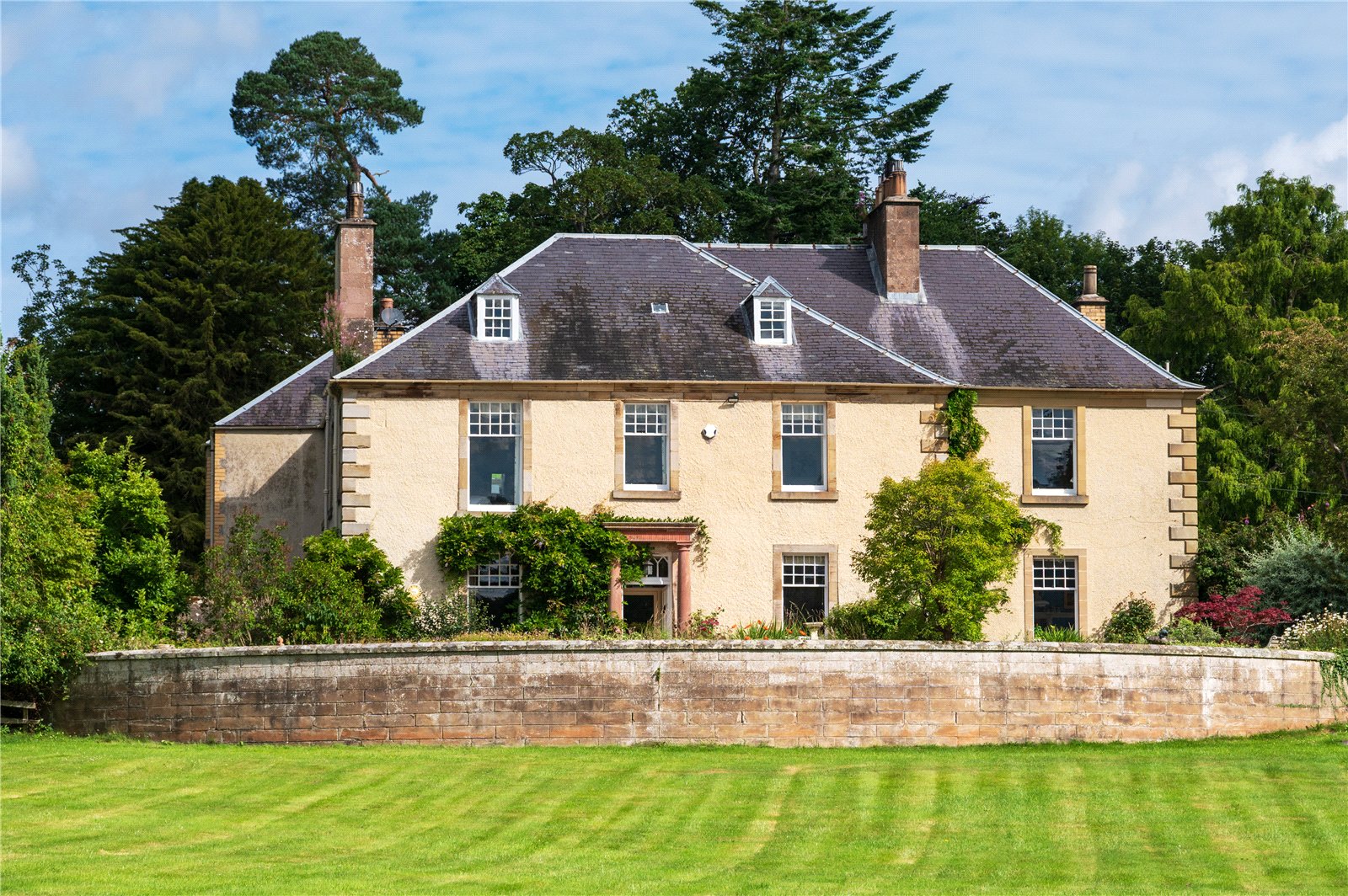 6 bedroom detached house for sale 0