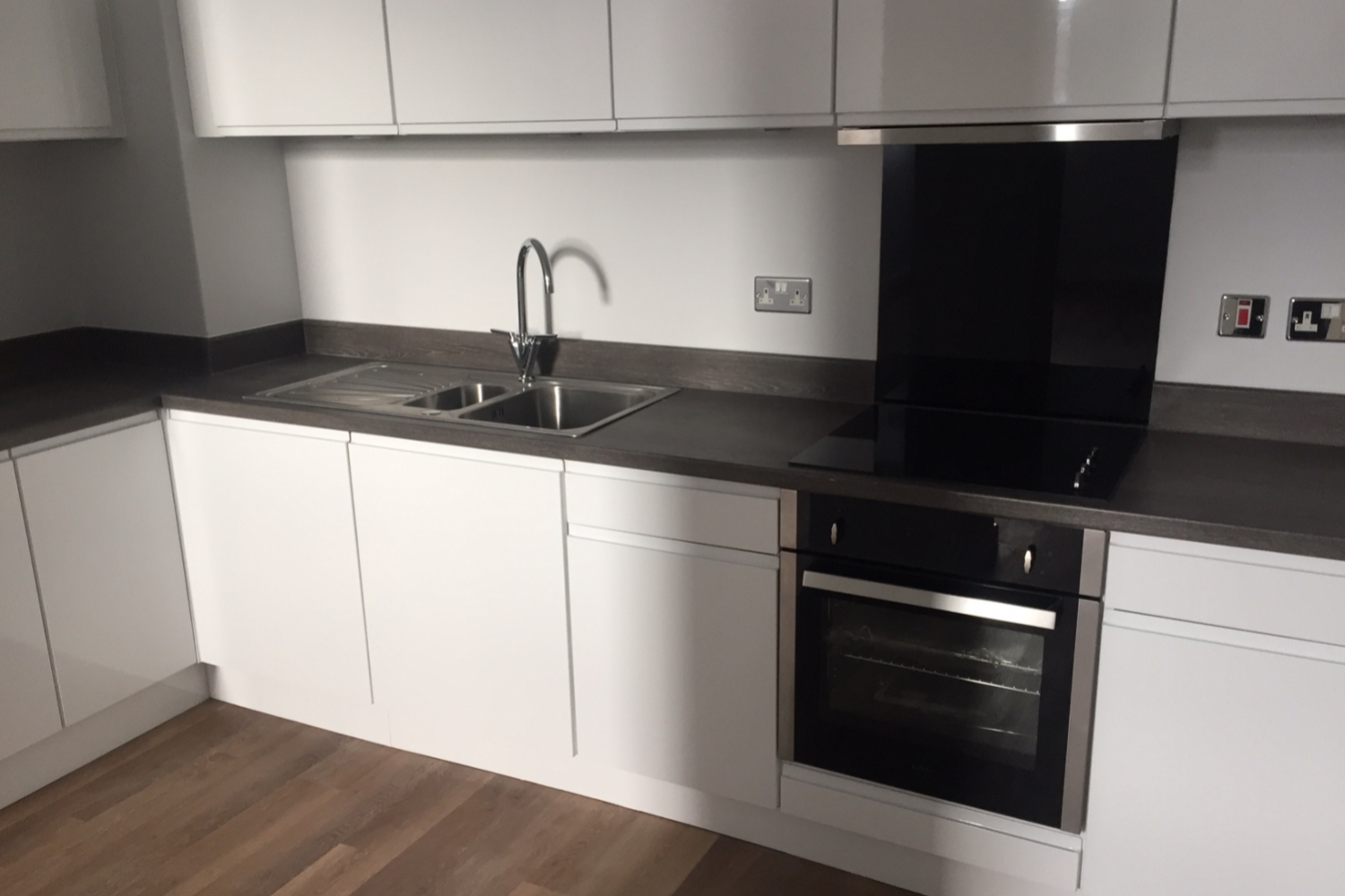 25 Tate House, Leeds photo 5