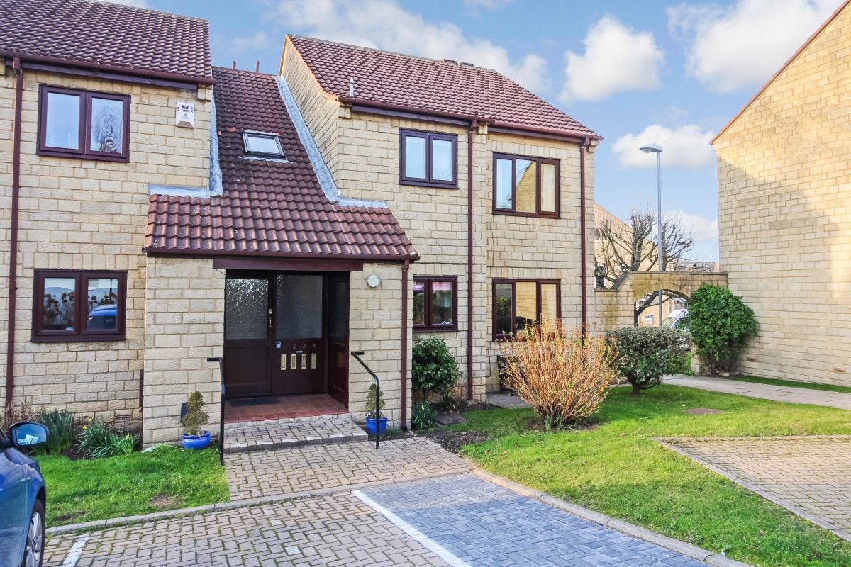 Free property report 3 Millgarth Court, Collingham, Wetherby, LS22 5JZ