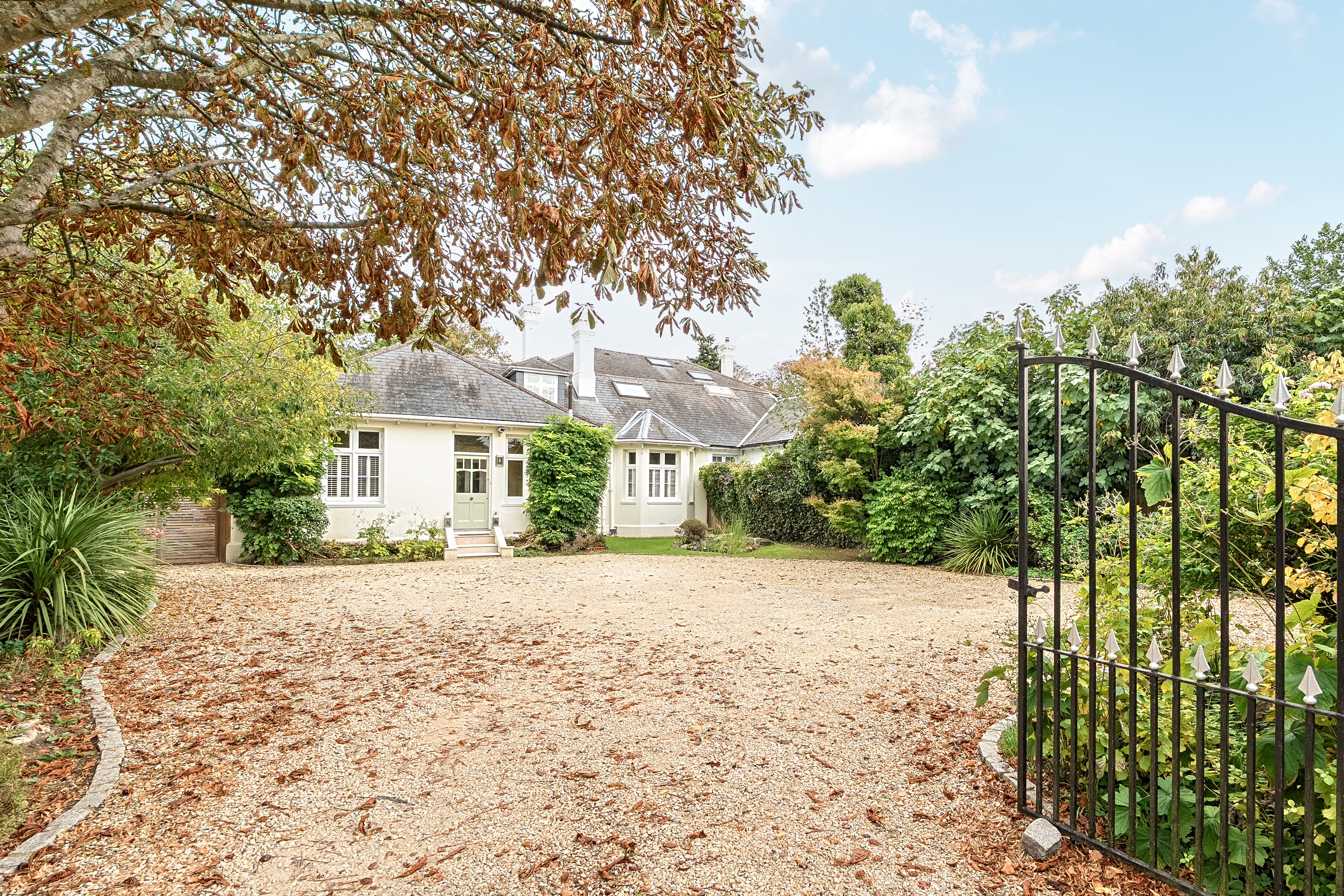 4 bedroom semi-detached house for sale 0