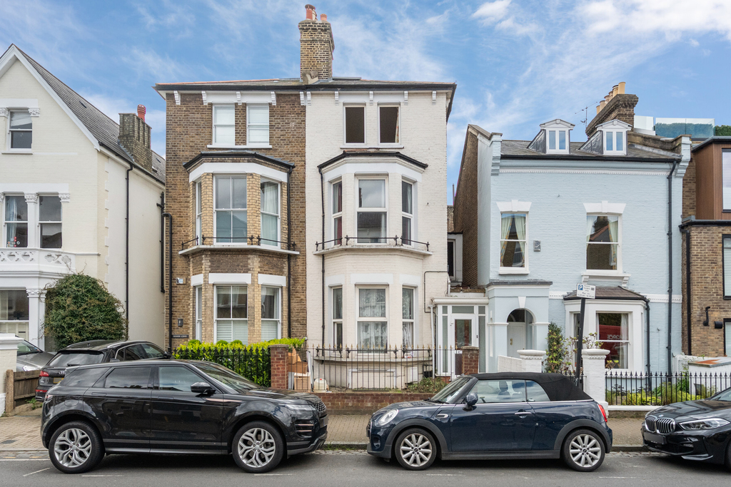 6 bedroom end terrace house for sale in London