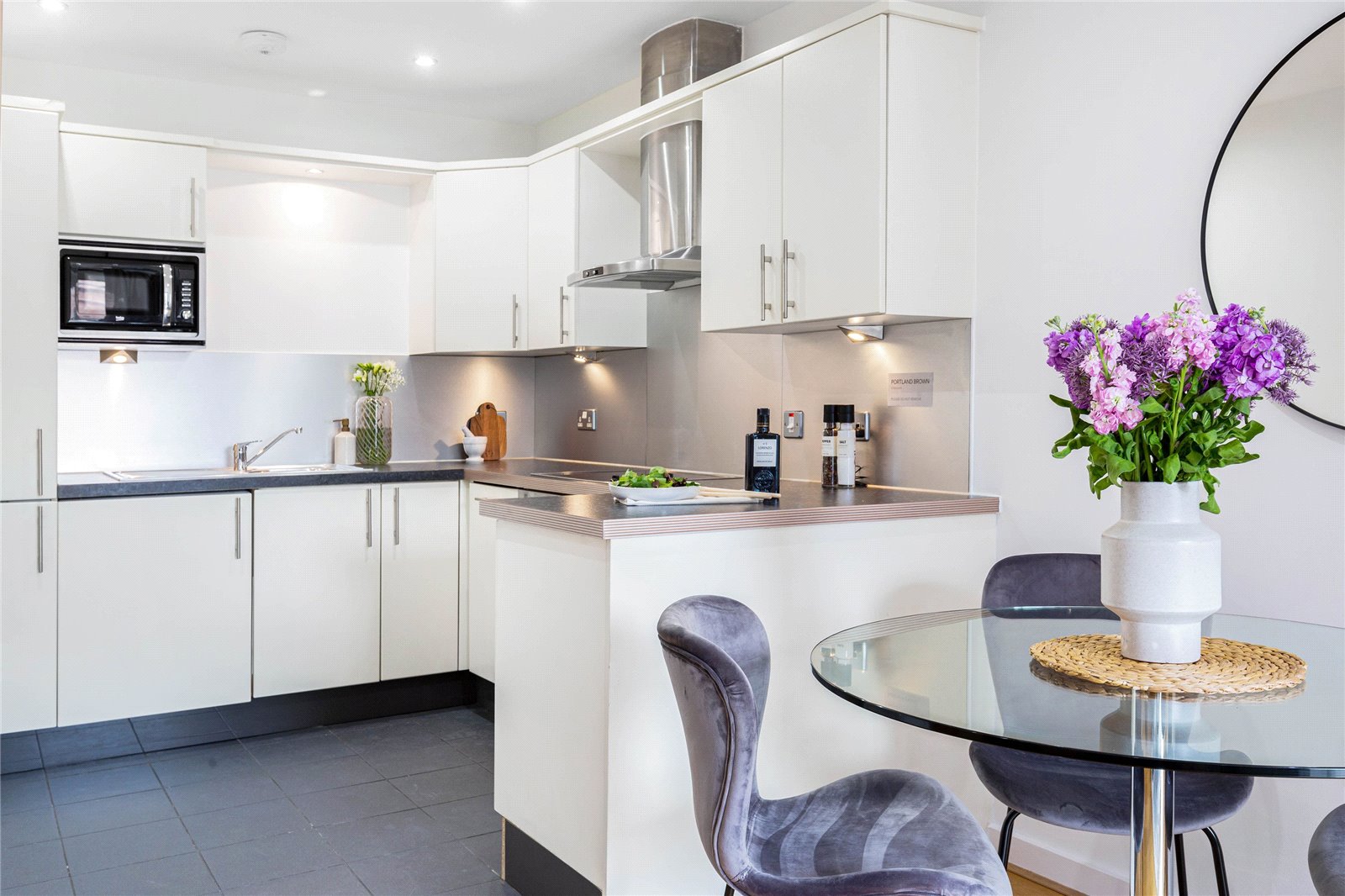Flat 26 Dickinson Court, 15, Brewhouse Yard, London photo 4