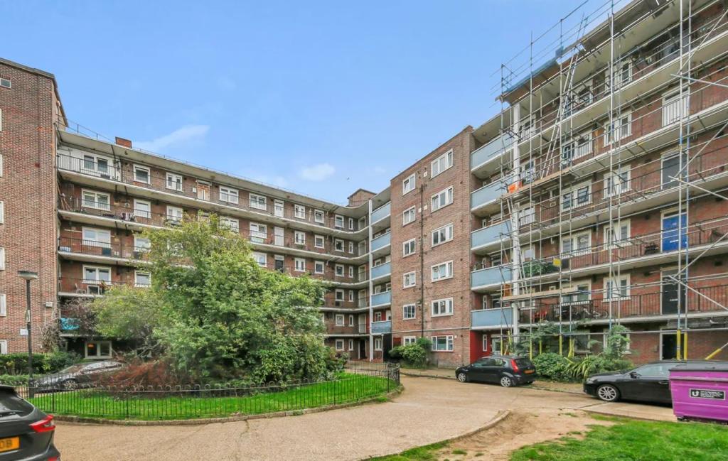 ., Reynolds House, Approach Road, London photo 2