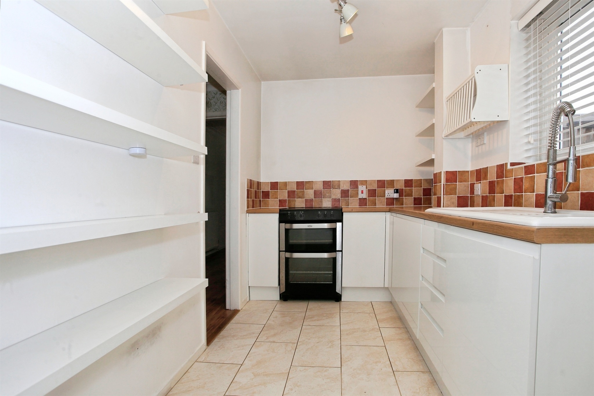75, Sunnymead, Peterborough photo 4