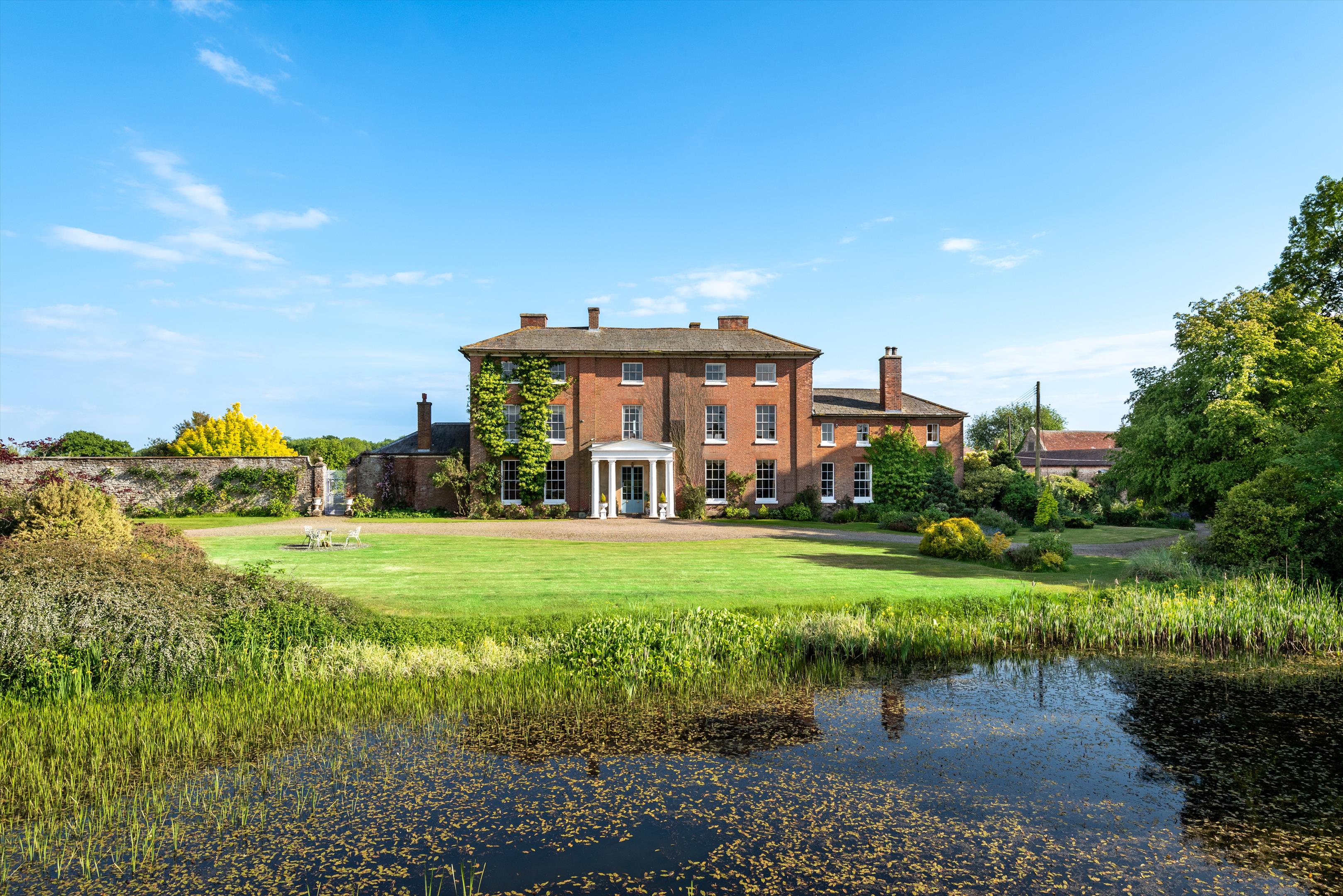 8 bedroom detached house for sale 0