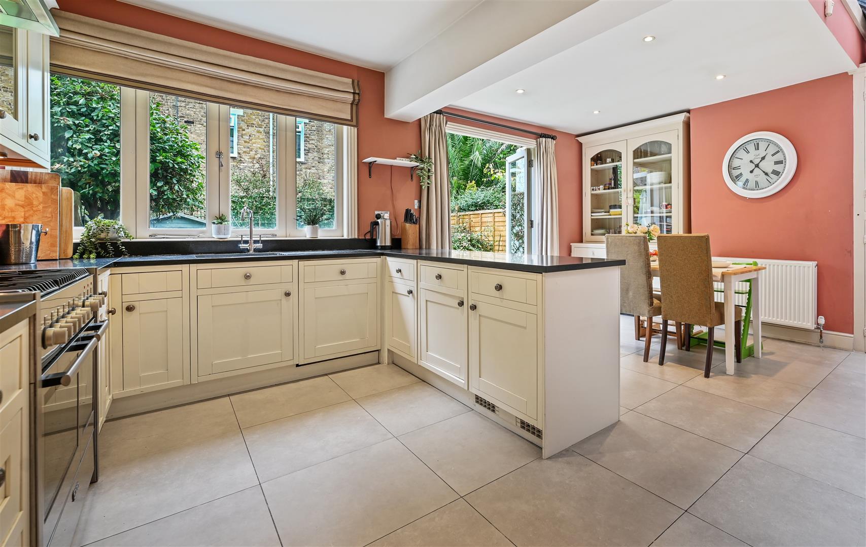 5 bedroom property for sale 0