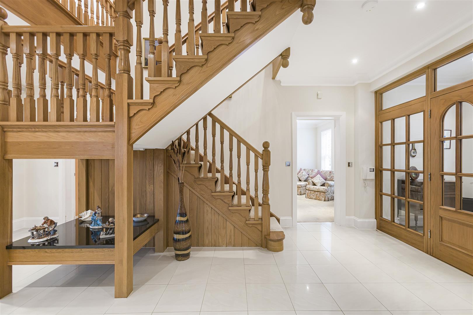 Lancaster Grange, 104 Camlet Way, Hadley Wood photo 4