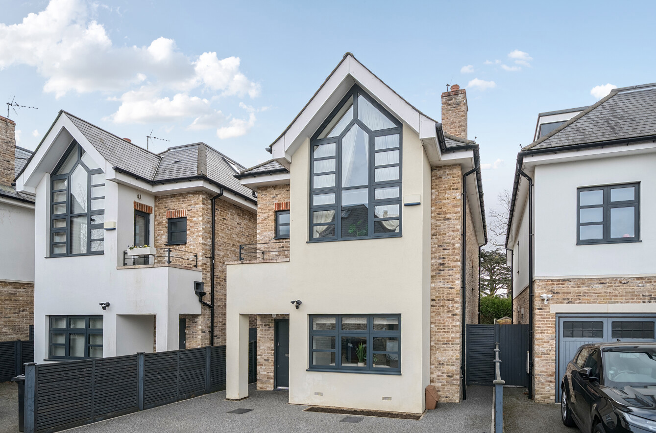 3 bedroom terraced house for sale