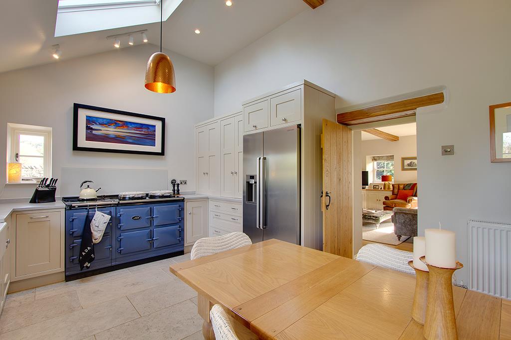 6 bedroom detached house for sale 0