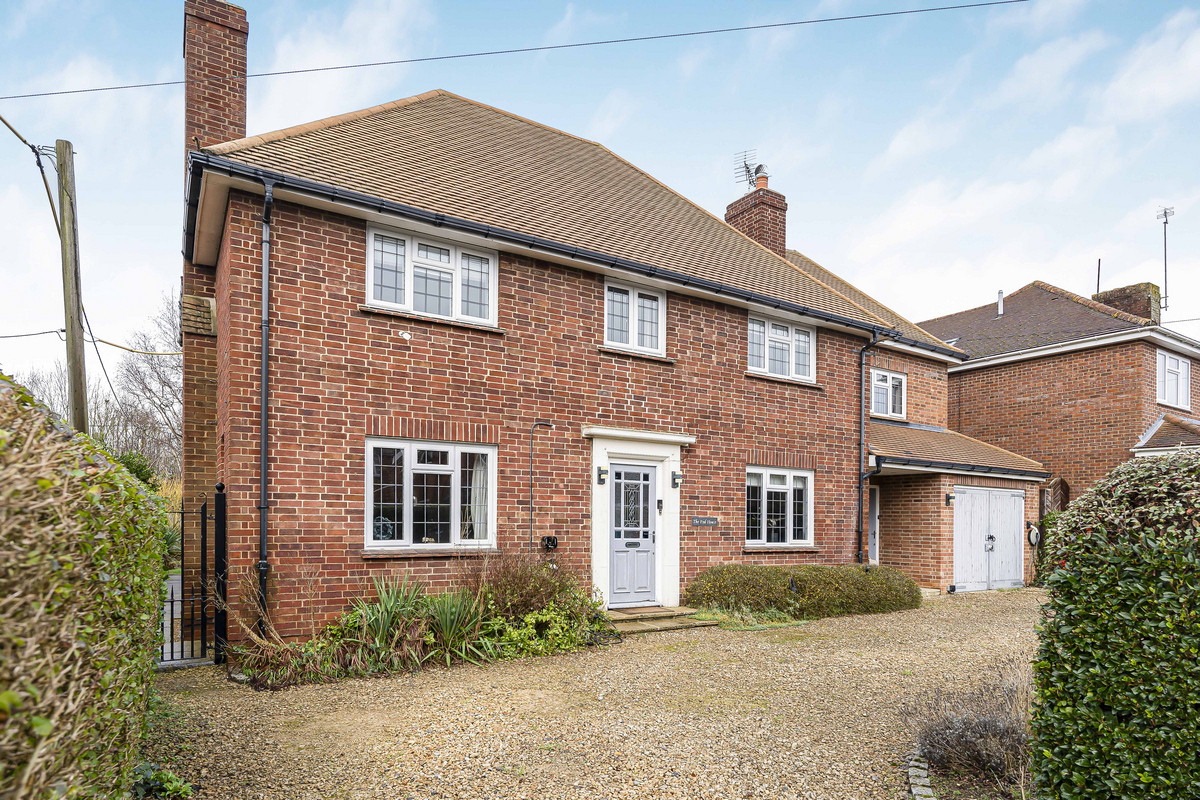 6 bedroom detached house for sale
