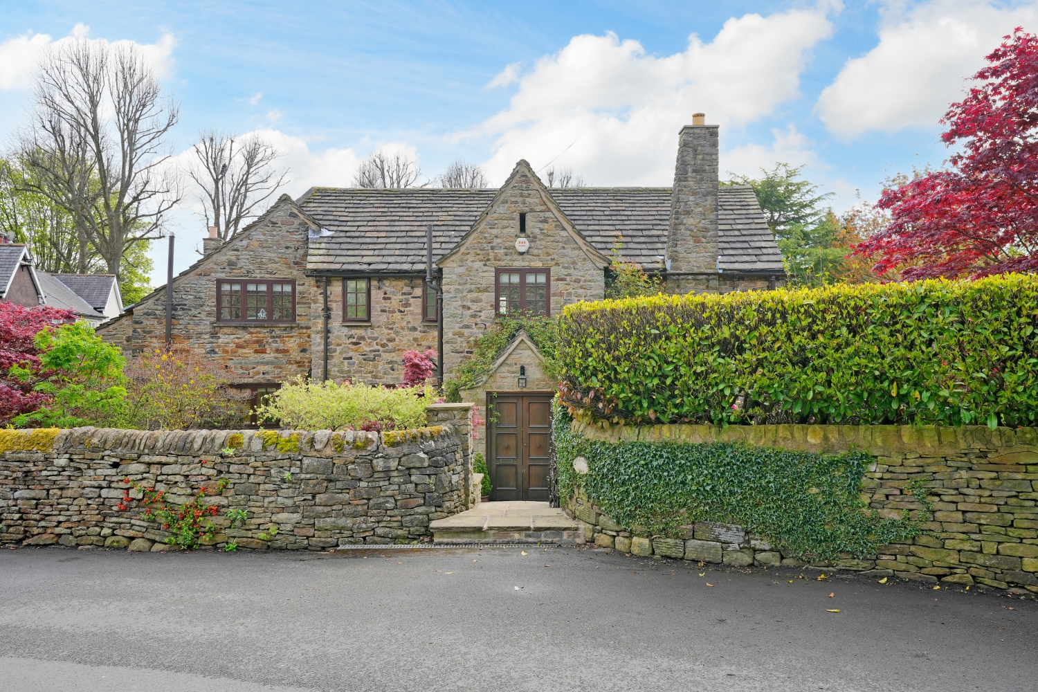 4 bedroom detached house for sale in Horsham