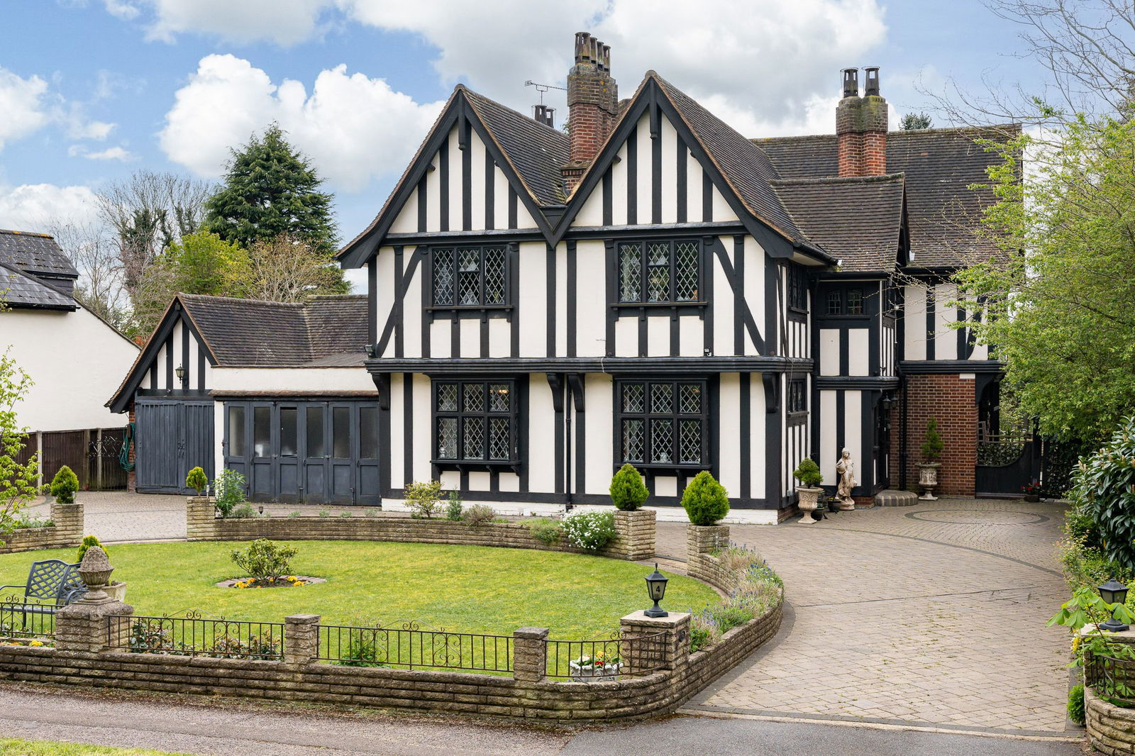 7 bedroom detached house for sale 0