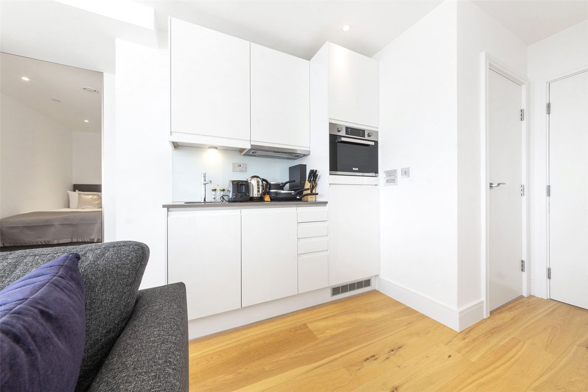 Flat 68, Skyline 292-298, High Street, Berkshire photo 4