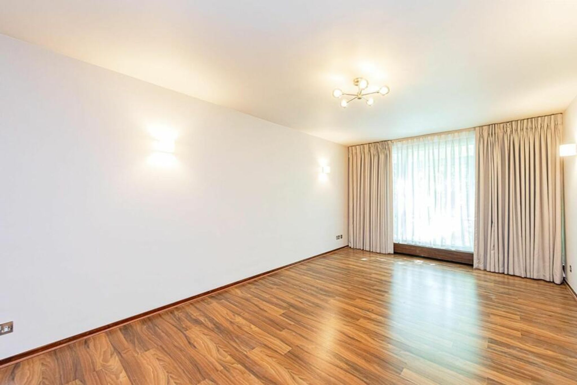 2 bedroom flat for sale 0