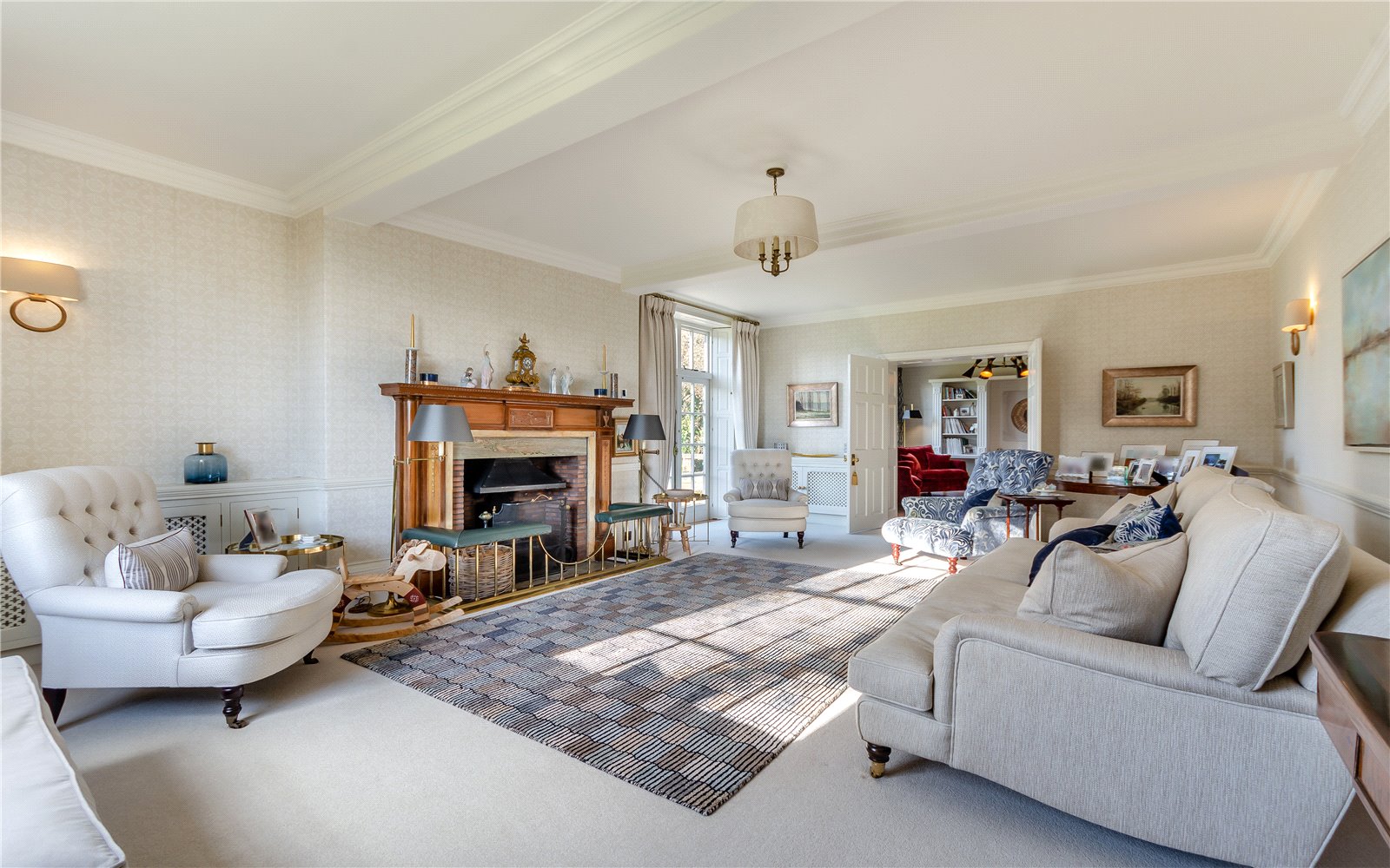 6 bedroom detached house for sale 0