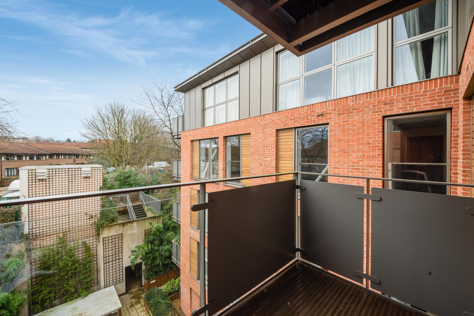 DF Frington House, East Drive, London photo 3