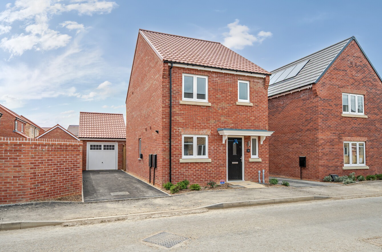 3, Marriott Road, Bourne photo 2