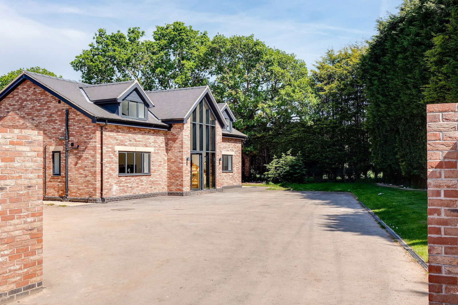 4 bedroom detached house for sale 0