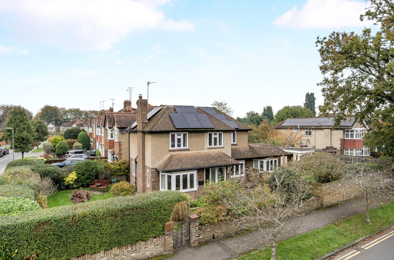 6 bedroom detached house for sale
