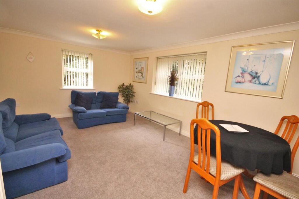 Flat 18, Hamilton court, Coventry photo 5