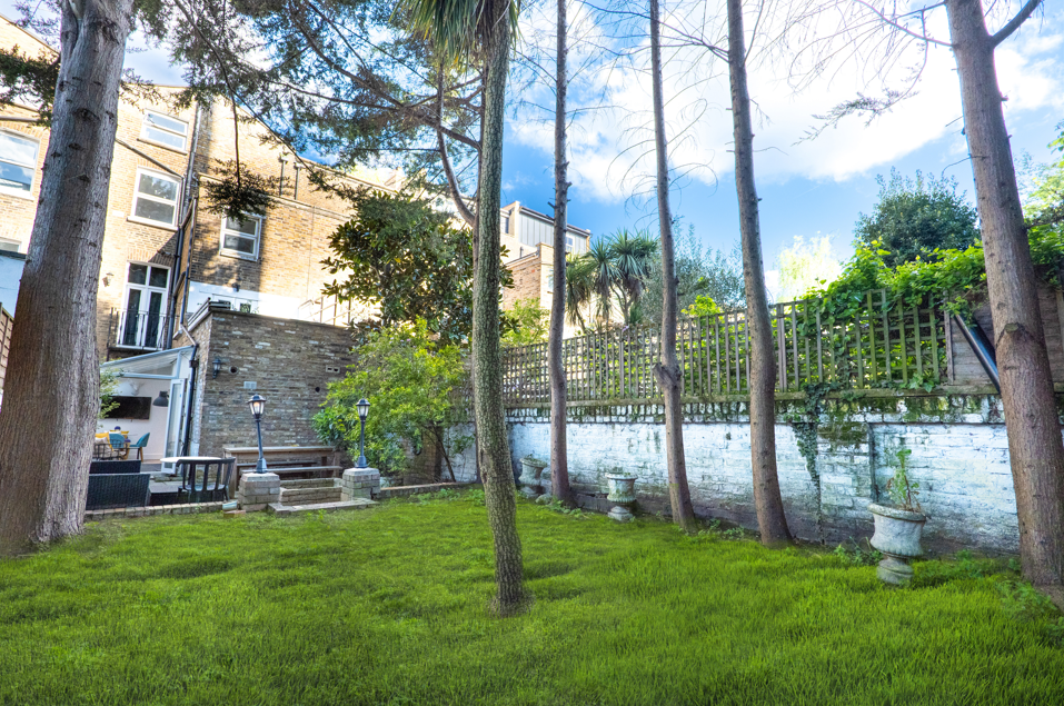 7 bedroom terraced house for sale 0