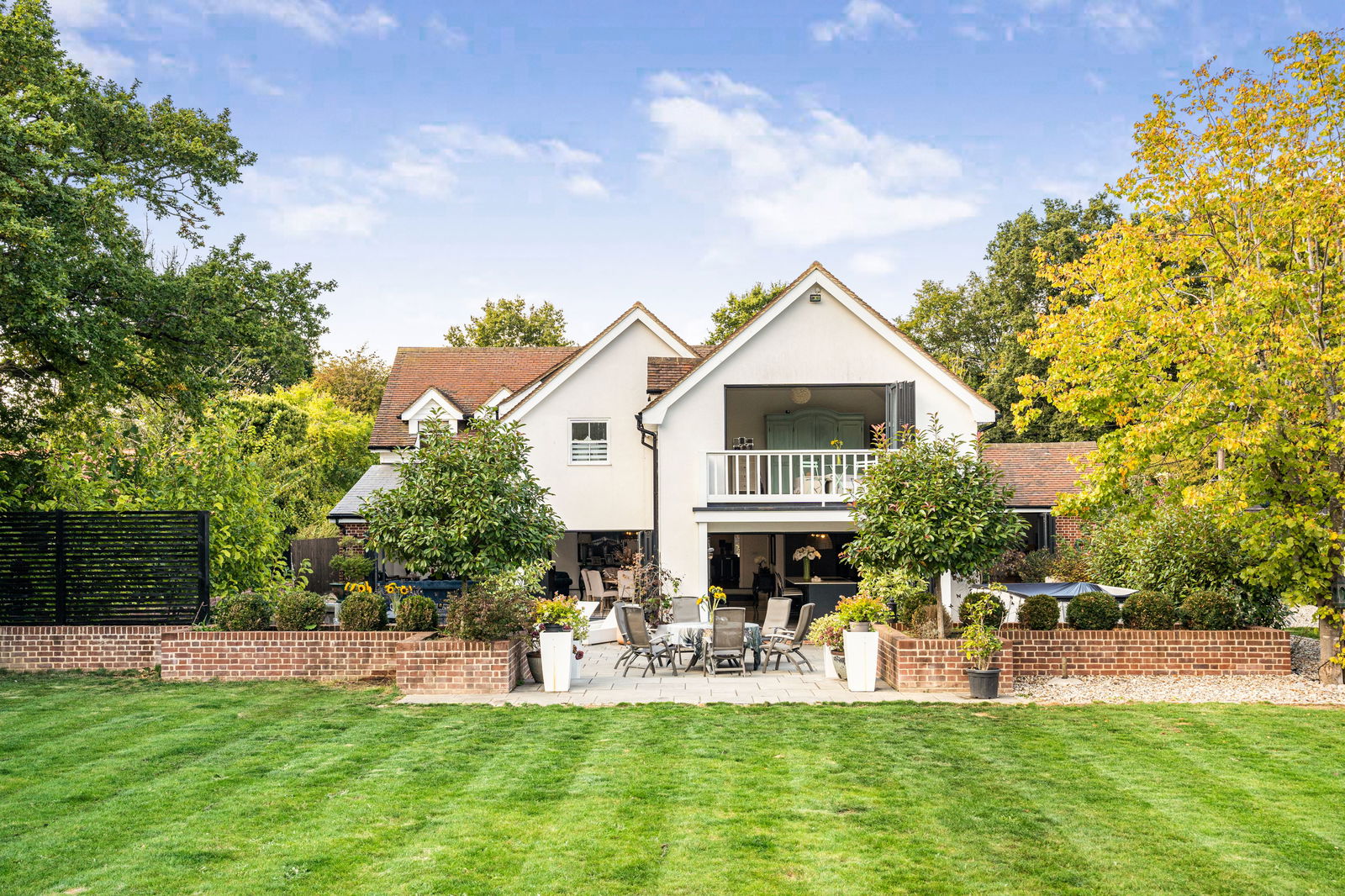 6 bedroom detached house for sale 0