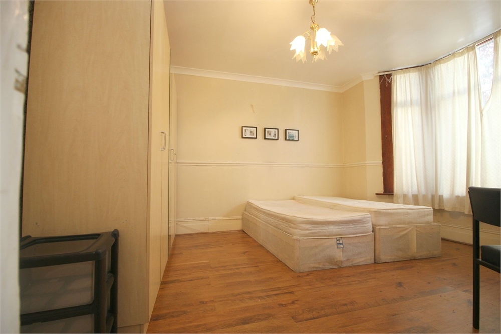 Free property report 30 Sinclair Road, Chingford, E4 8PJ Chimnie