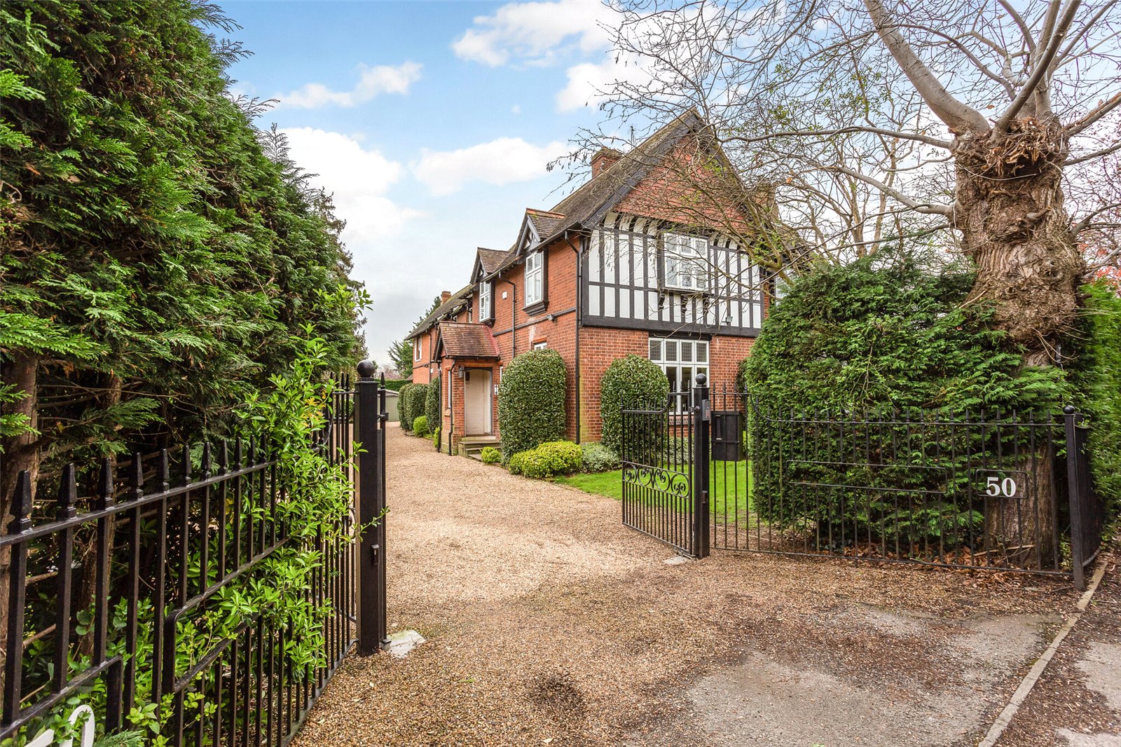 6 bedroom detached house for sale 0