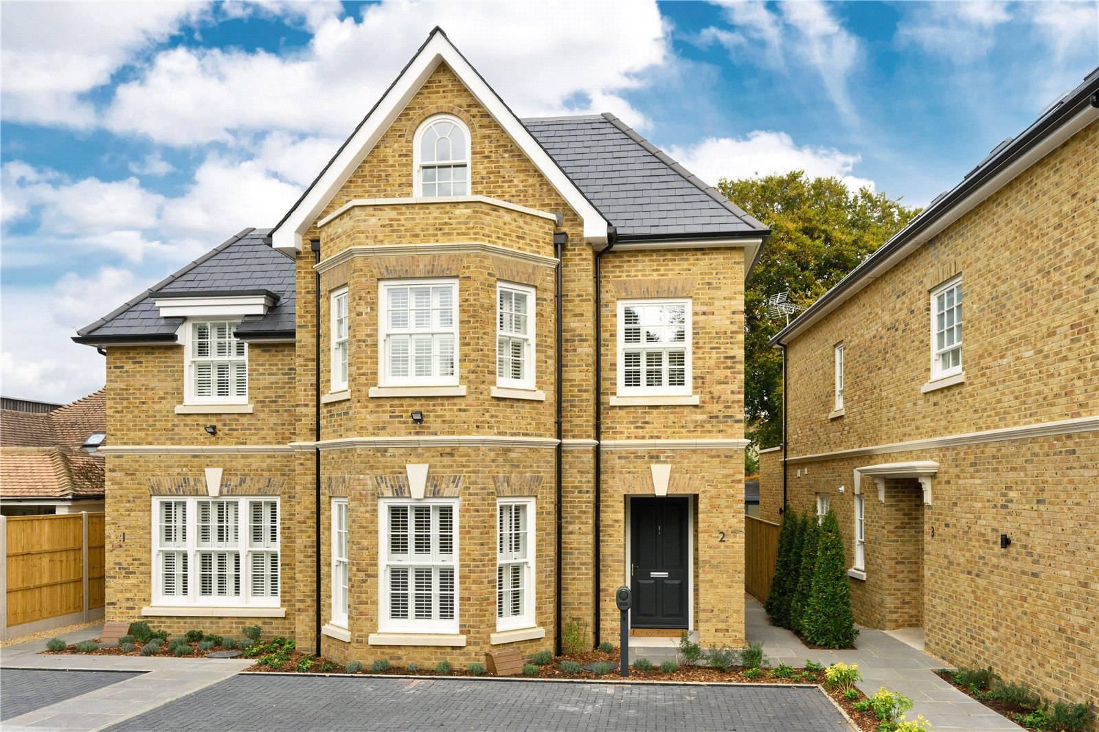 5 bedroom semi-detached new house for sale 0