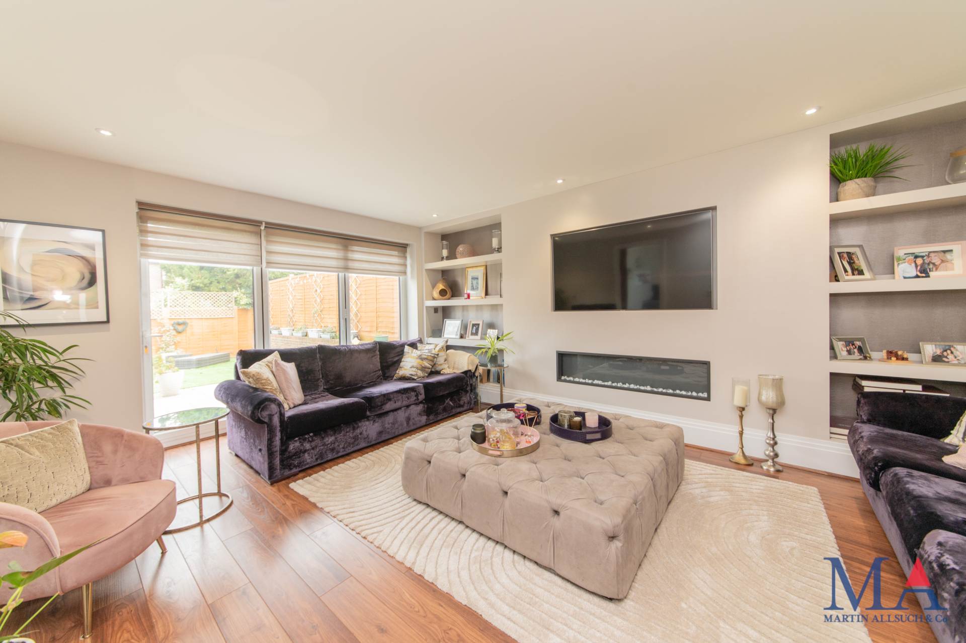 6 bedroom detached house for sale