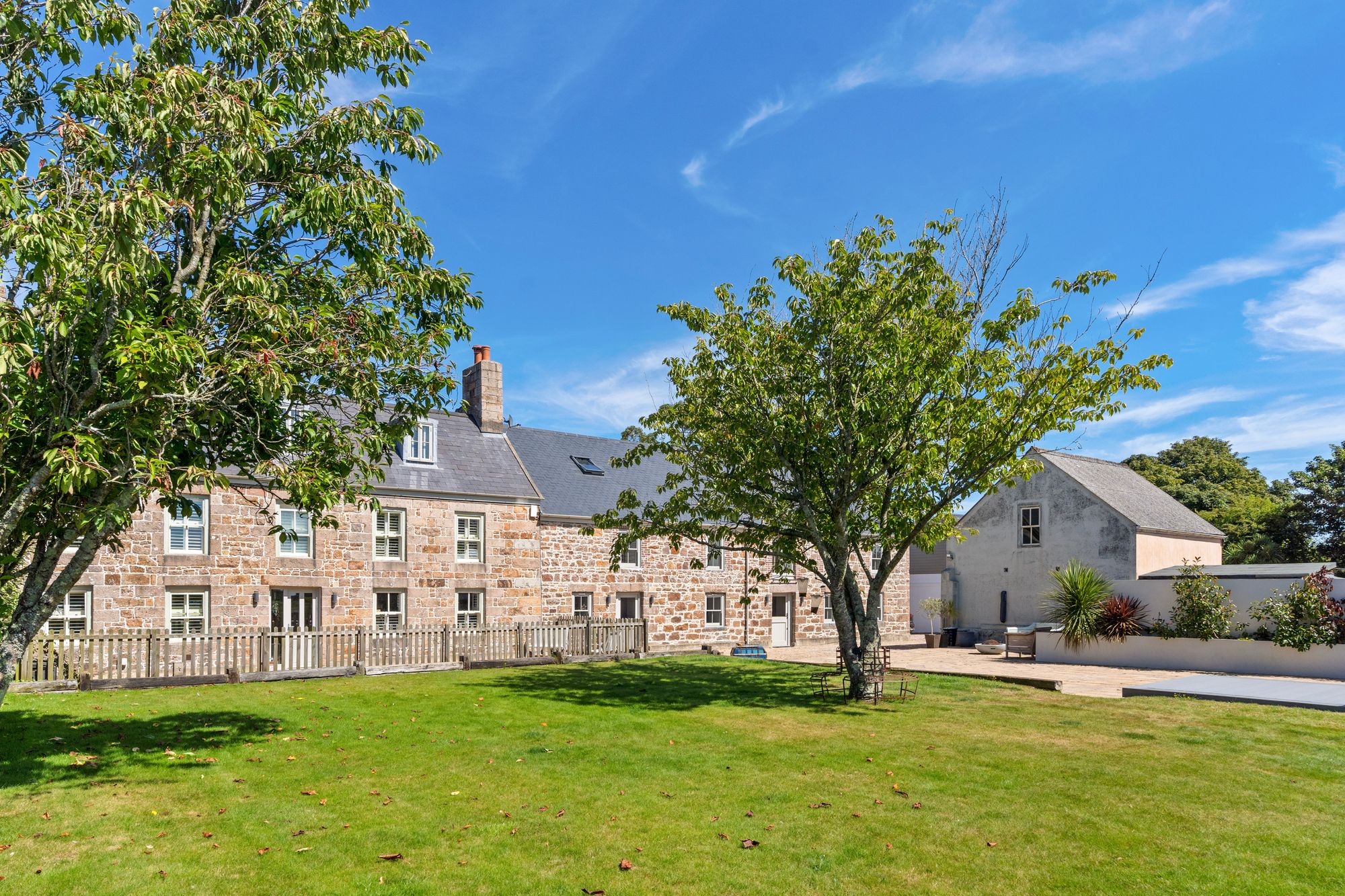 5 bedroom detached house for sale 0