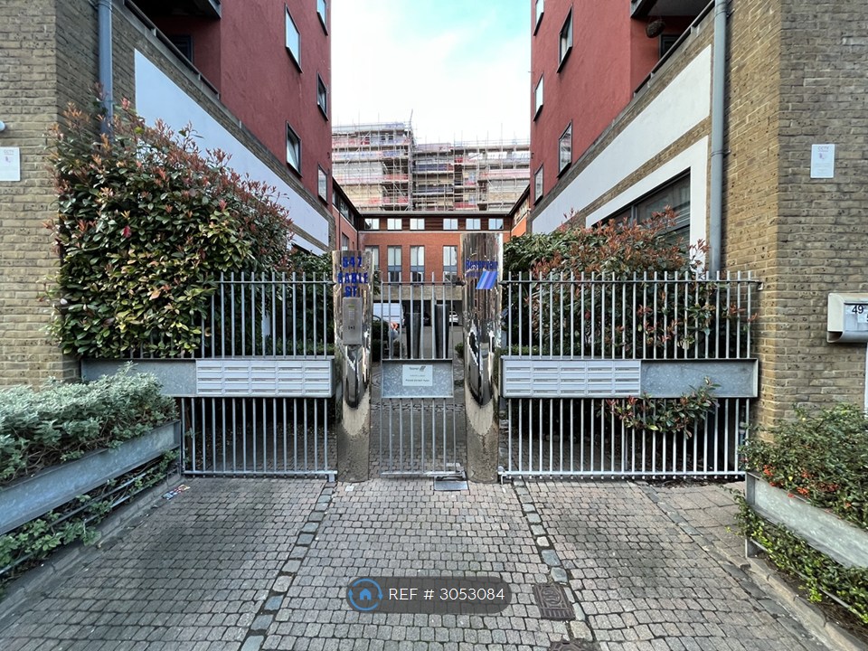 Flat, Reservoir Studios Cable Street, London photo 2