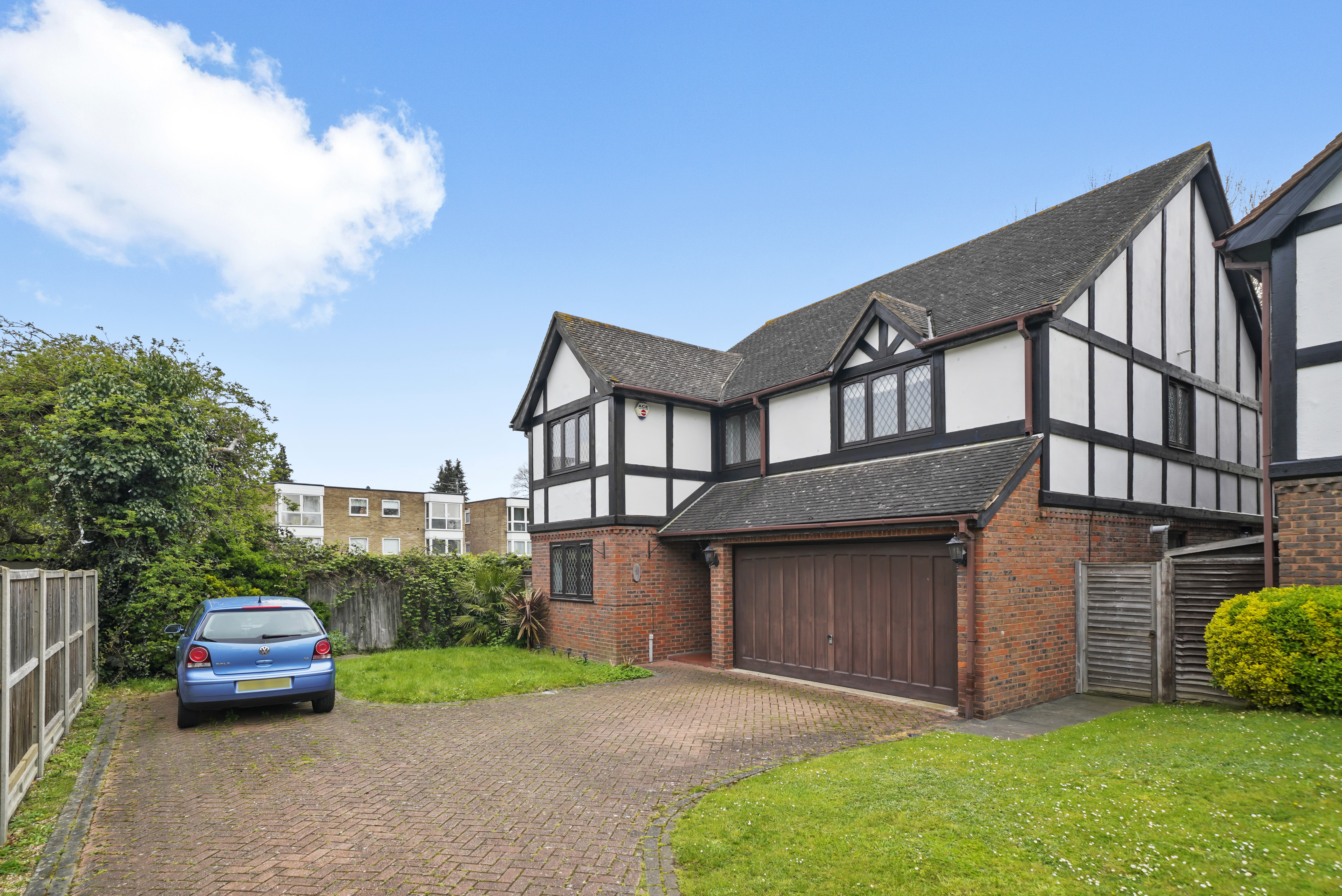 5 bedroom detached house for sale 0