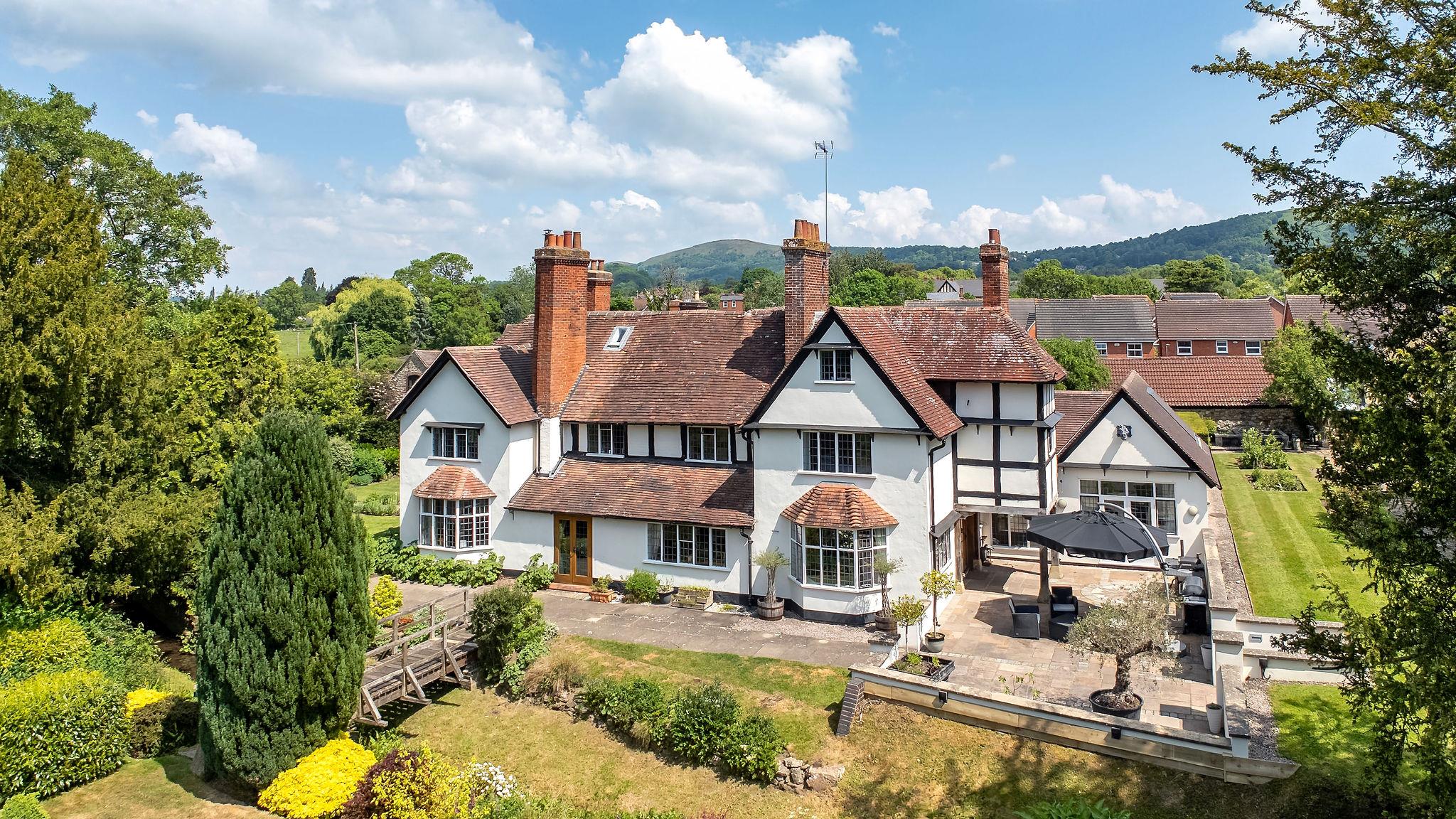 8 bedroom detached house for sale 0