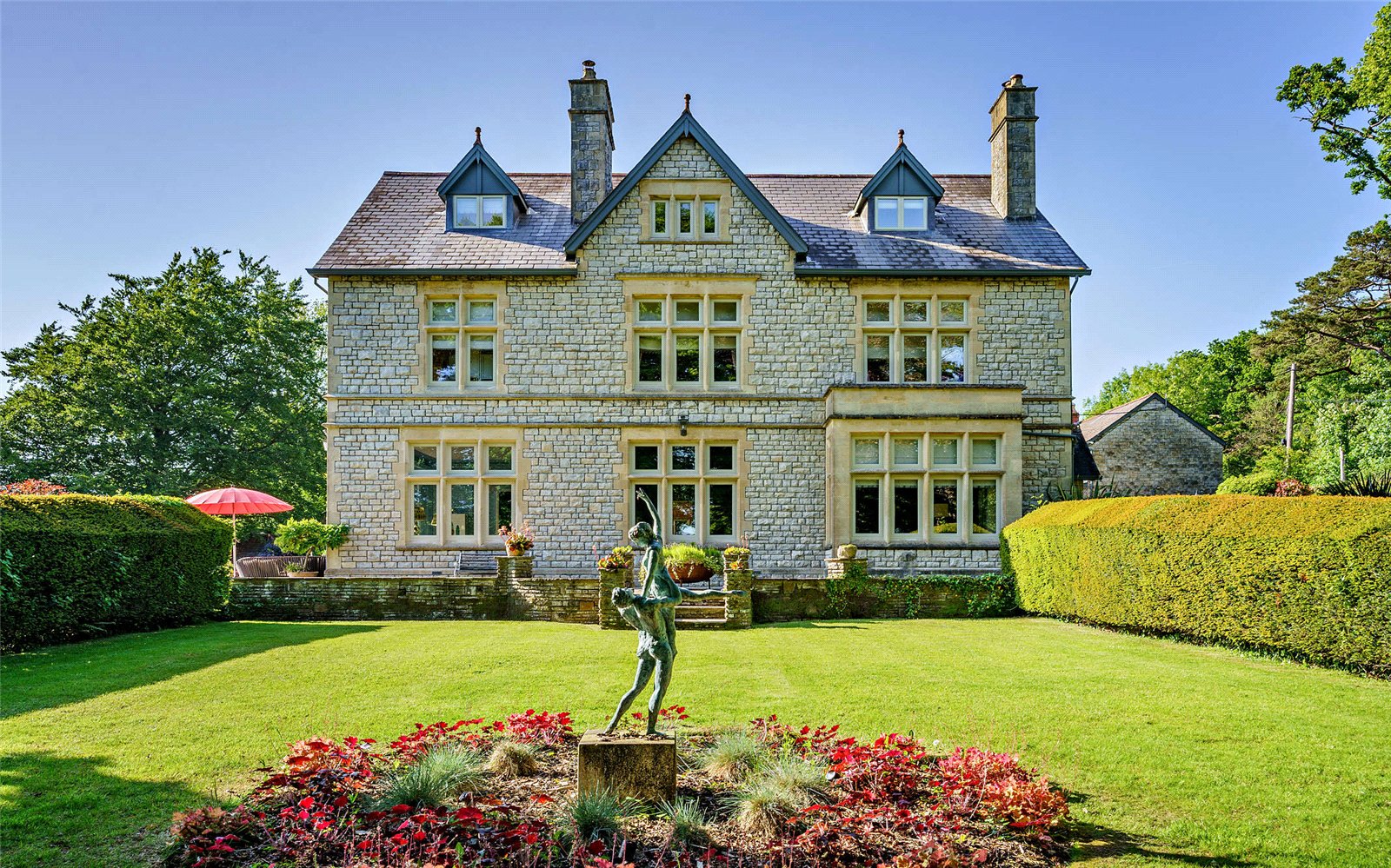 5 bedroom detached house for sale 0