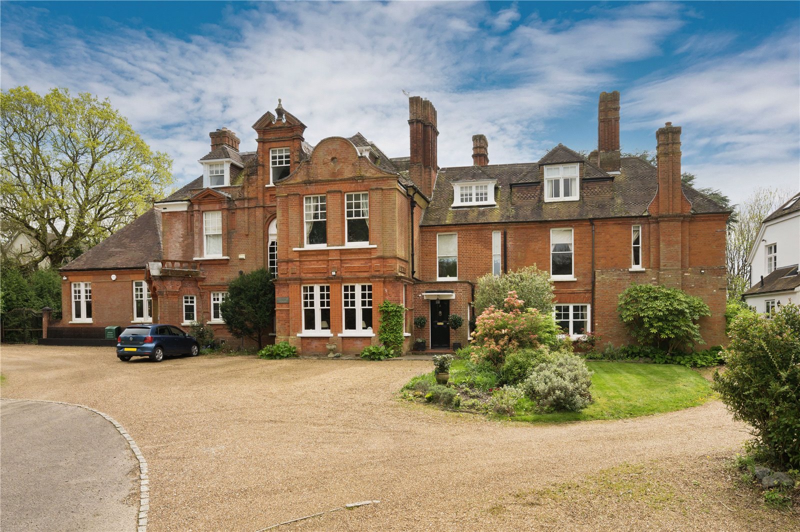 5 bedroom detached house for sale 0