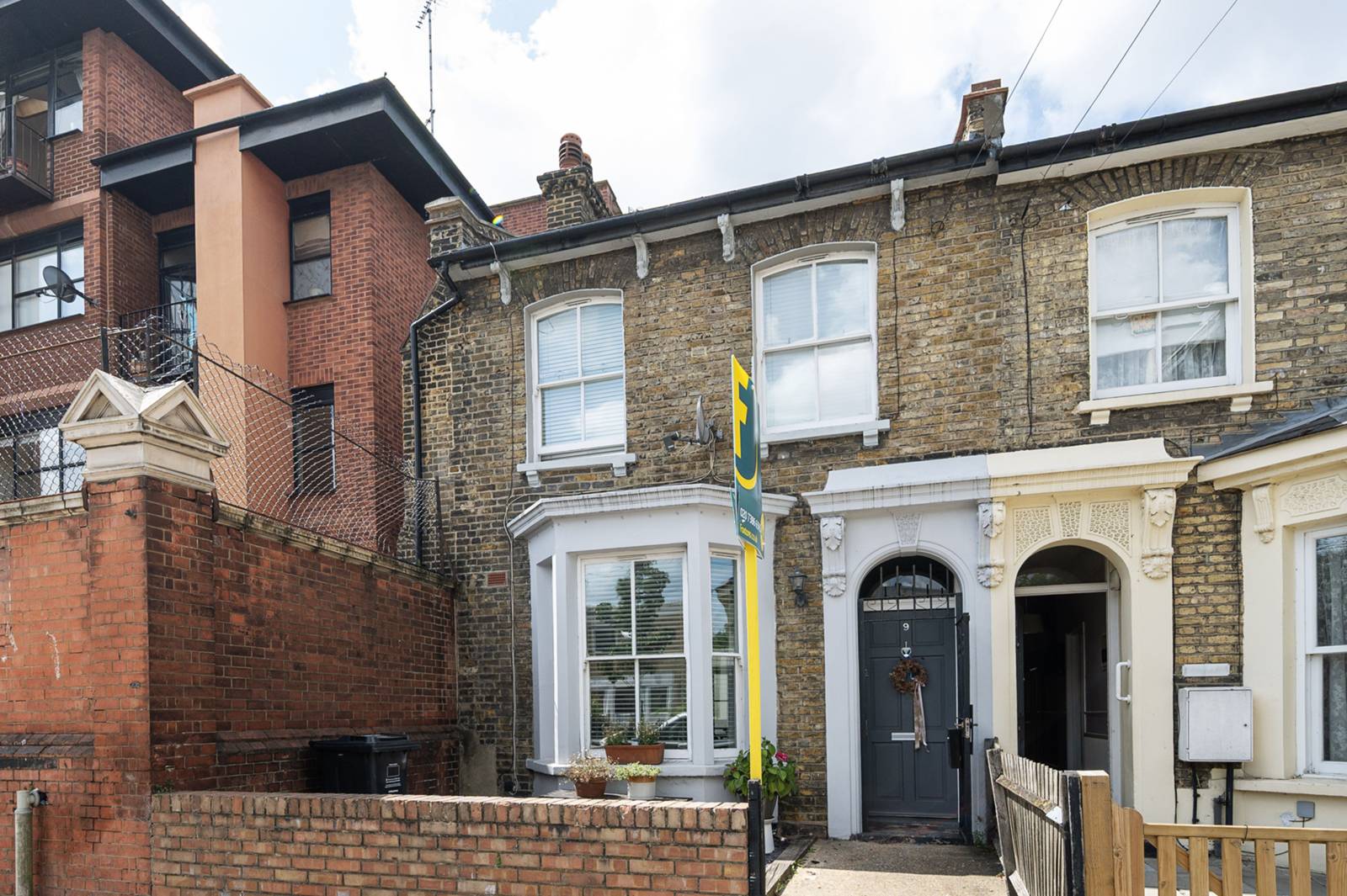 3 bedroom flat for sale 0