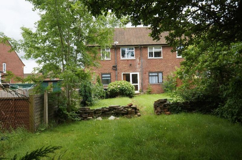 Free property report 70 Abbots Avenue West, St Albans, AL1 2LB Chimnie