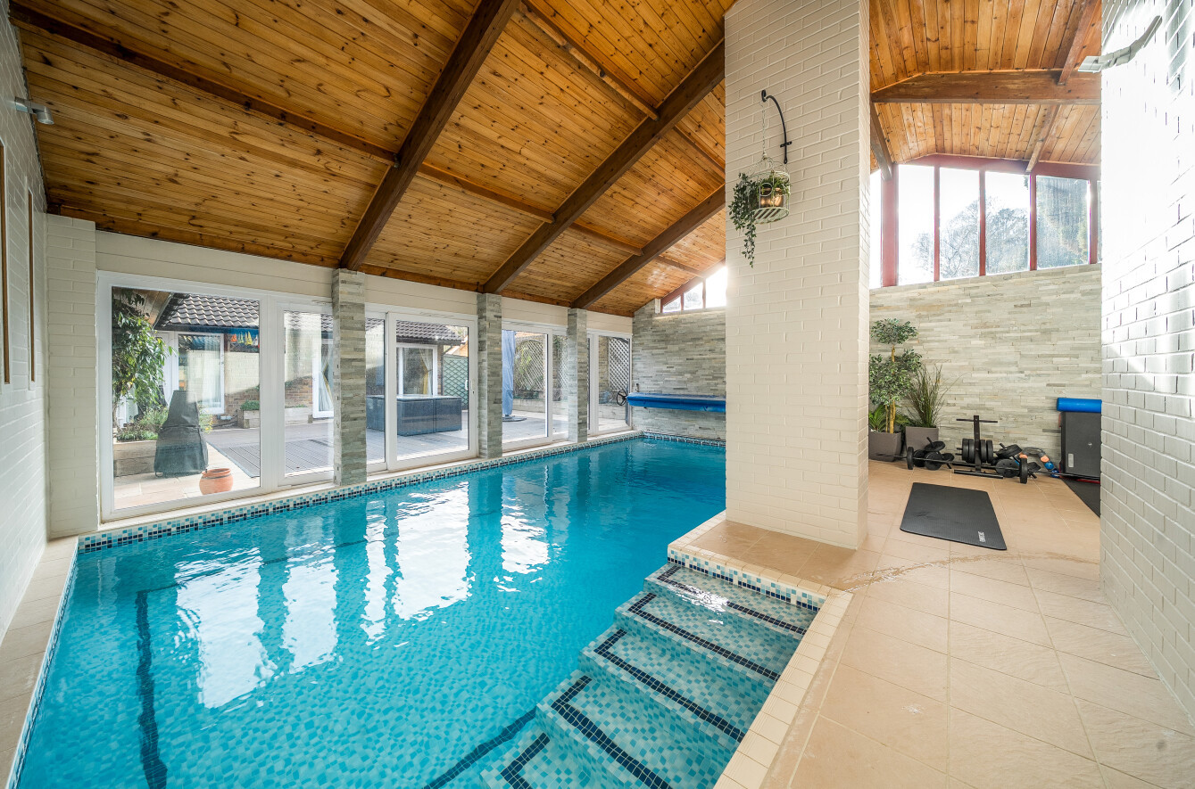 5 bedroom detached house for sale 0