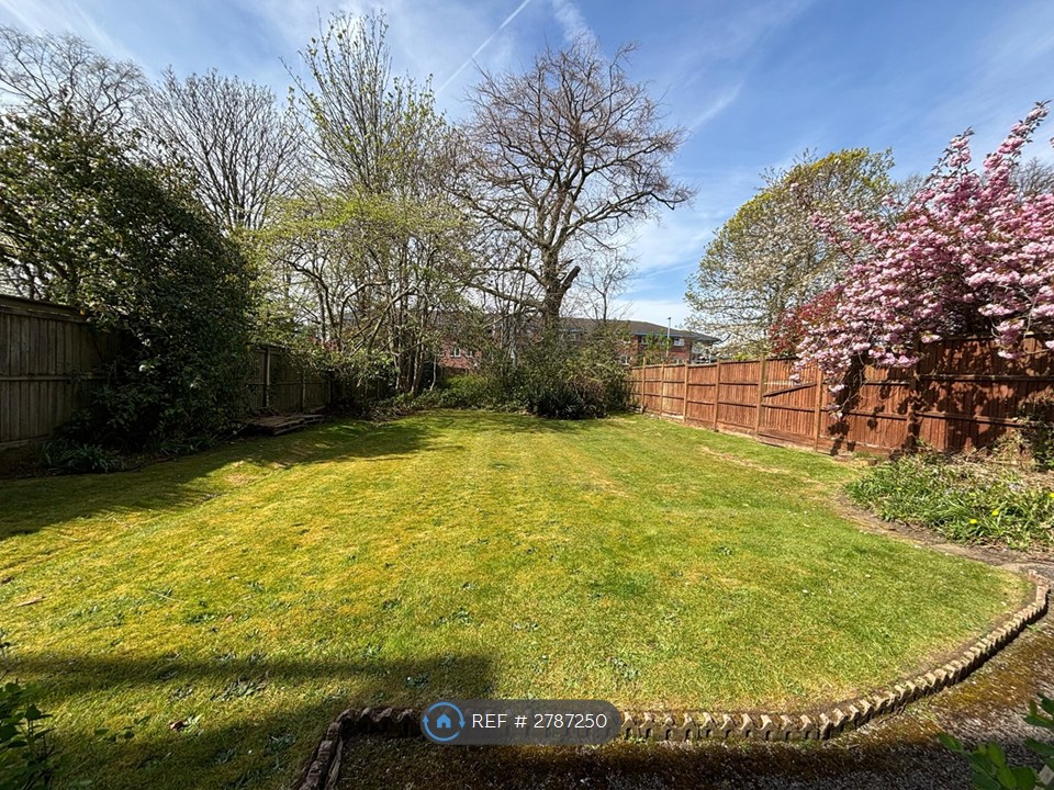 Flat B, Moorfield Road West Didsbury, Manchester photo 2