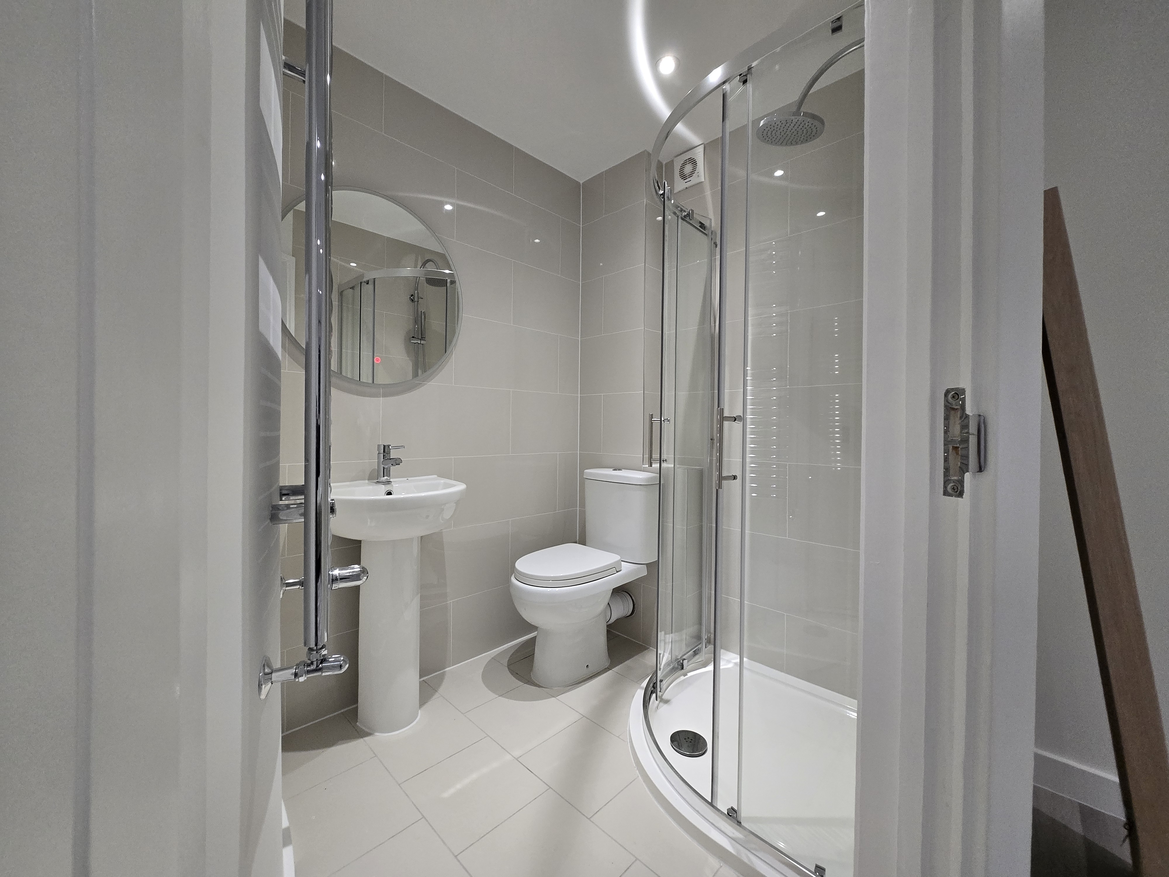 Room 1, 16, Elm Hall Gardens (HMO), Redbridge photo 5