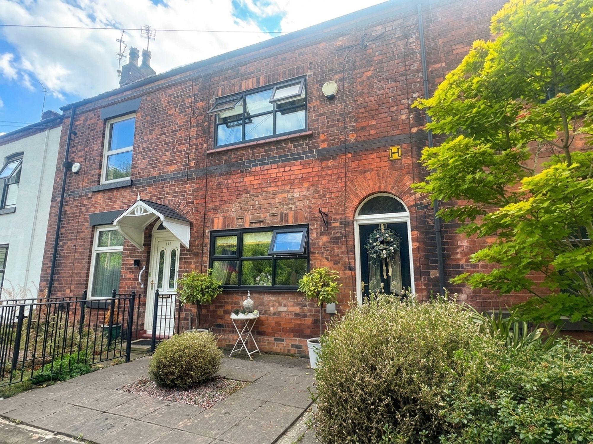 143 Greenleach Lane, Manchester photo 4