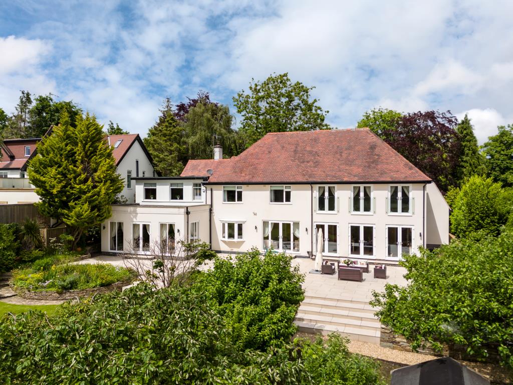 6 bedroom detached house for sale 0