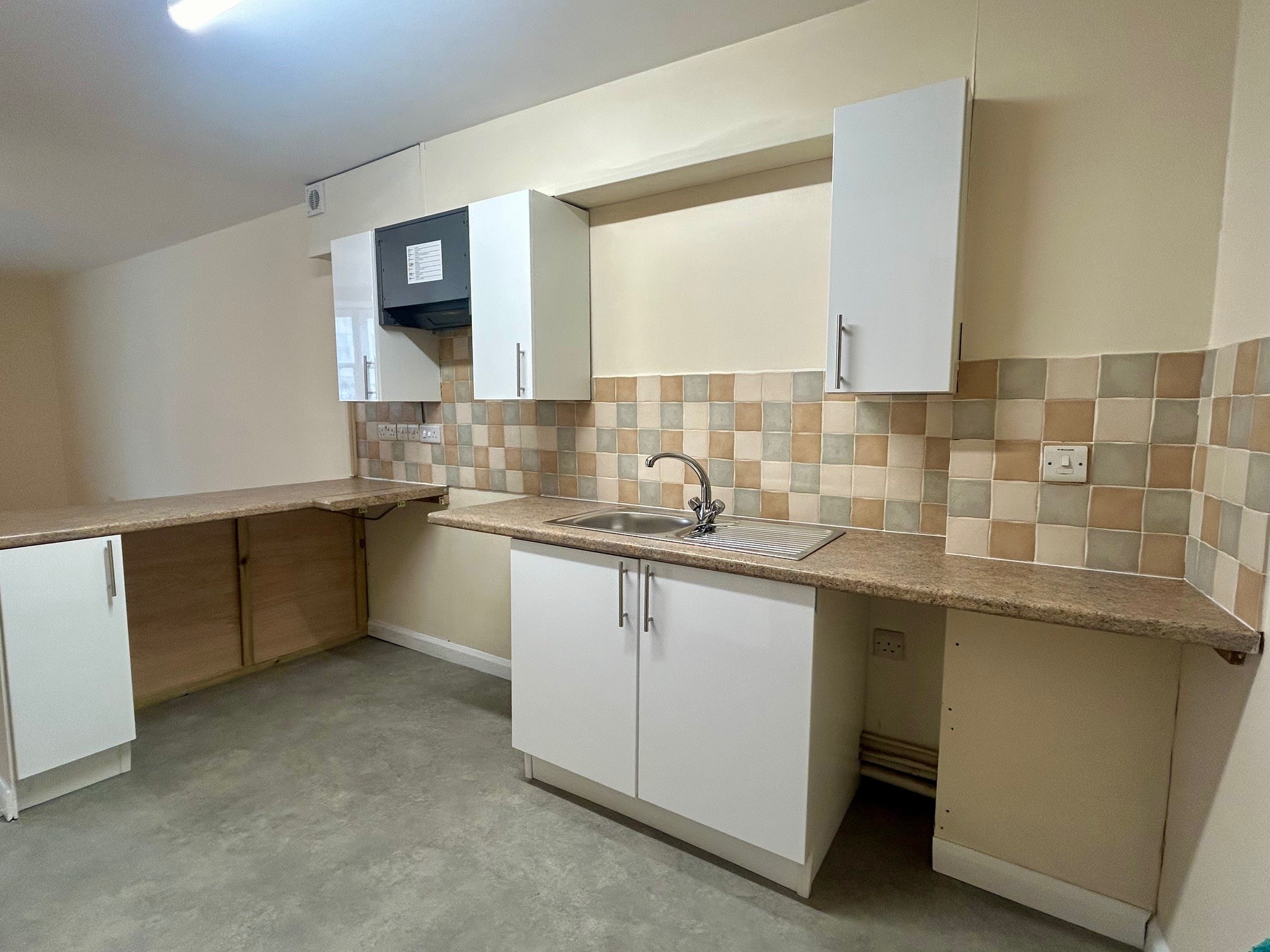 Flat D, Huddys Court, 17, Fore Street, LISKEARD photo 3