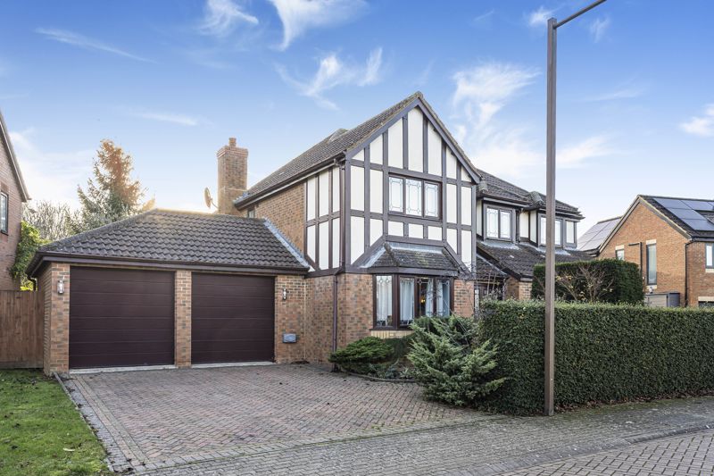 5-bed house on 90, Paxton Crescent, Milton Keynes, £800,000