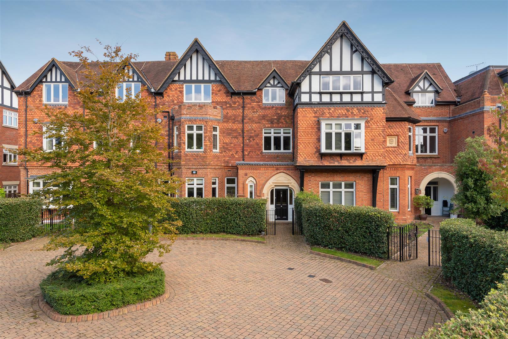 5 bedroom town house for sale 0
