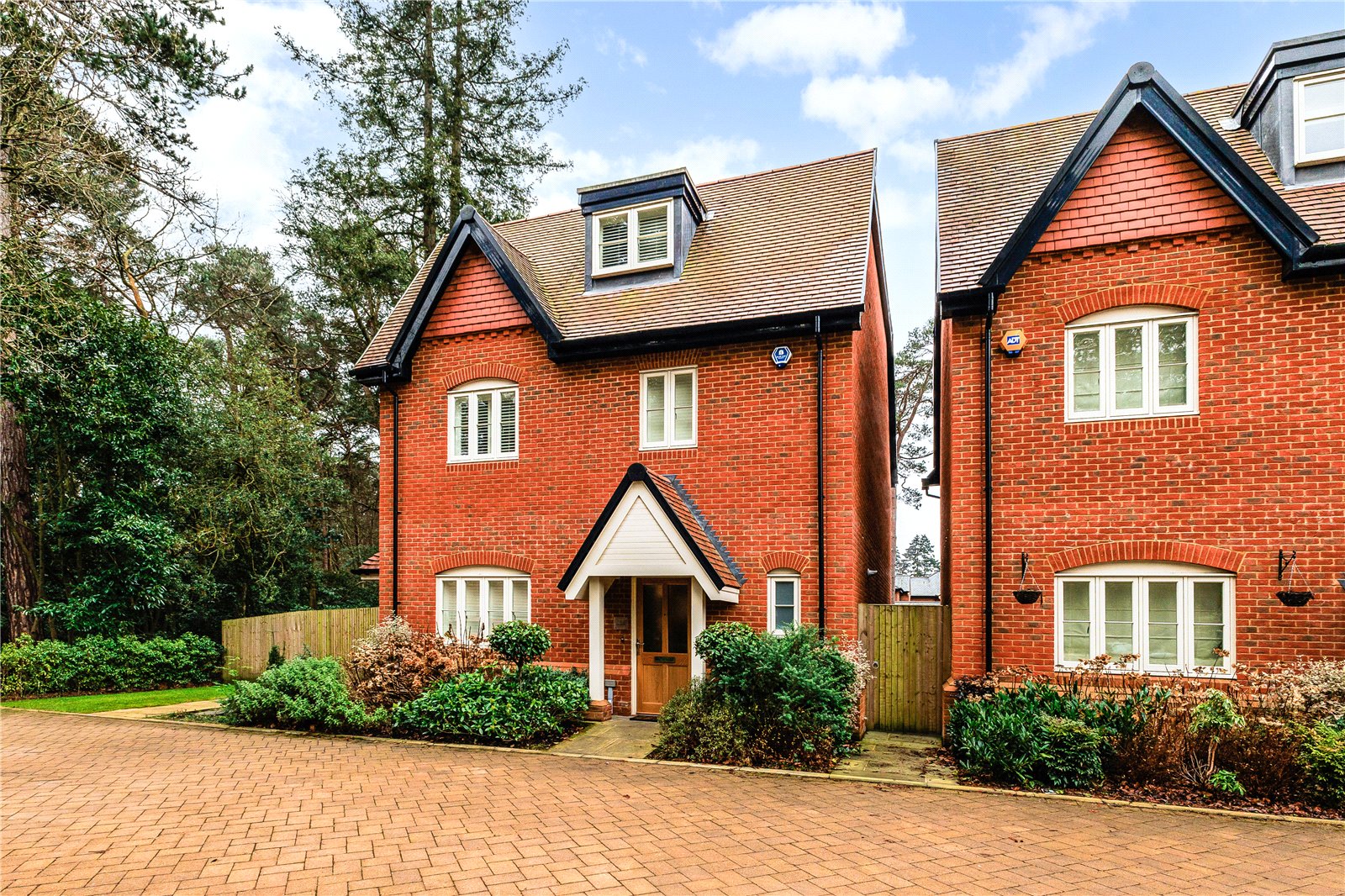 5 bedroom detached house for sale 0