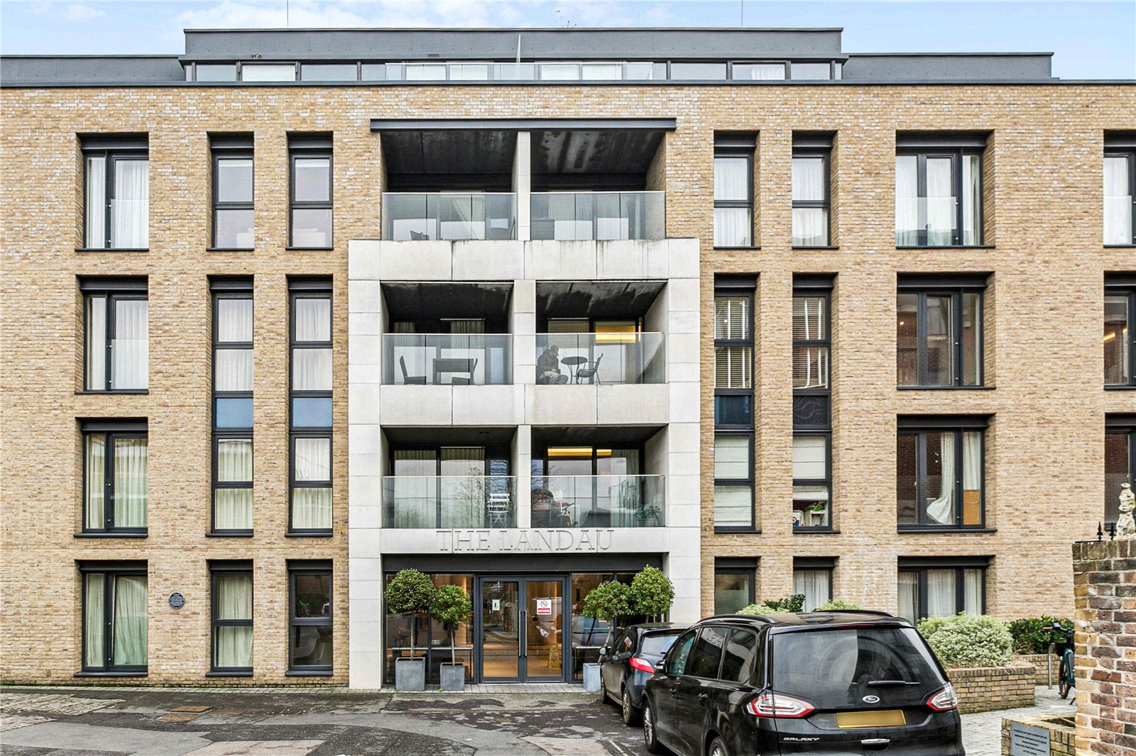 2 bedroom flat for sale 0