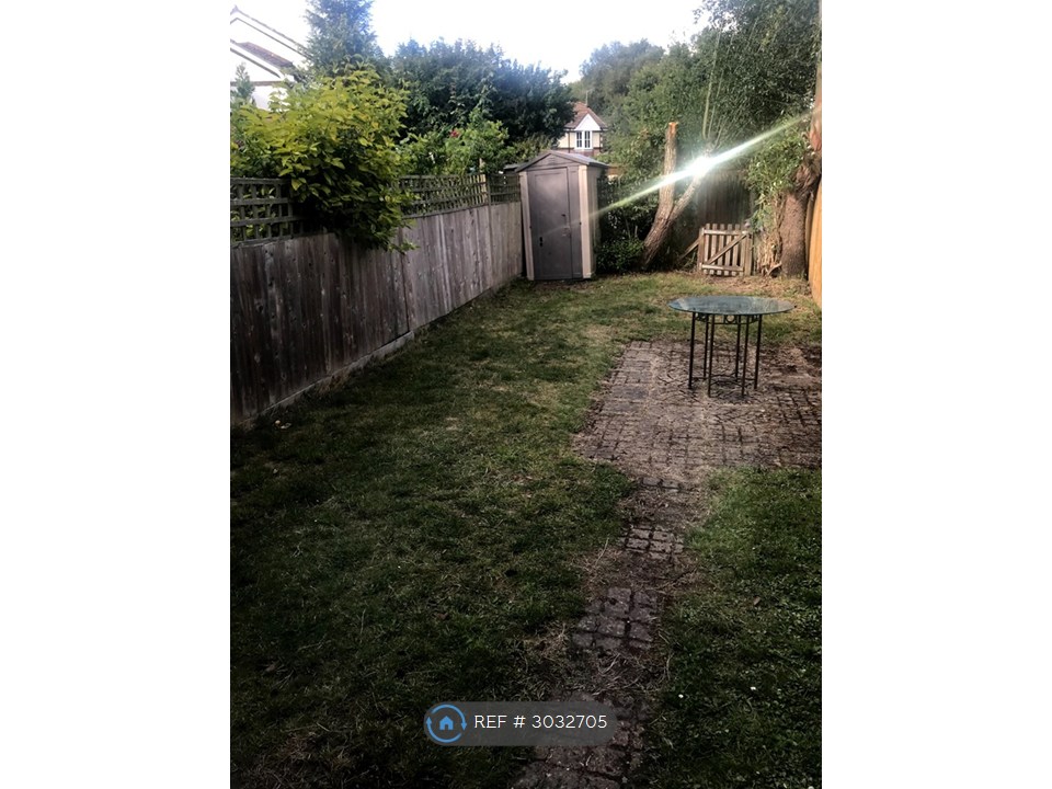Goddard Close, Maidenbower, Crawley photo 2